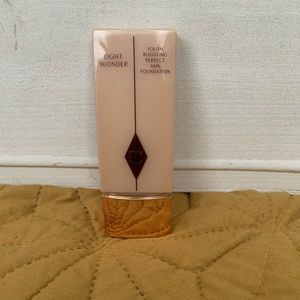 Charlotte Tilbury Light Wonder Foundation 03 Fair